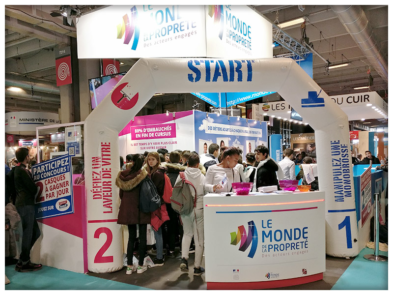 la-manane-agence de communication pedagogique crossmedia--salon-etudiant-2016-entree-du-stand