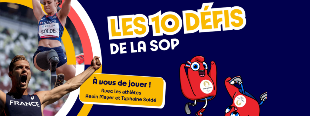 L'image est une affiche promotionnelle pour les « 10 défis de la SOP » (Semaine Olympique et Paralympique), destinée aux enfants de 6 à 10 ans. Elle met en avant les athlètes Kevin Mayer et Typhaine Soldé, ainsi que deux mascottes dessinées en rouge qui rappellent des gouttes ou des flammes olympiques. Les couleurs principales utilisées sont le bleu, le rouge, le jaune et le blanc.